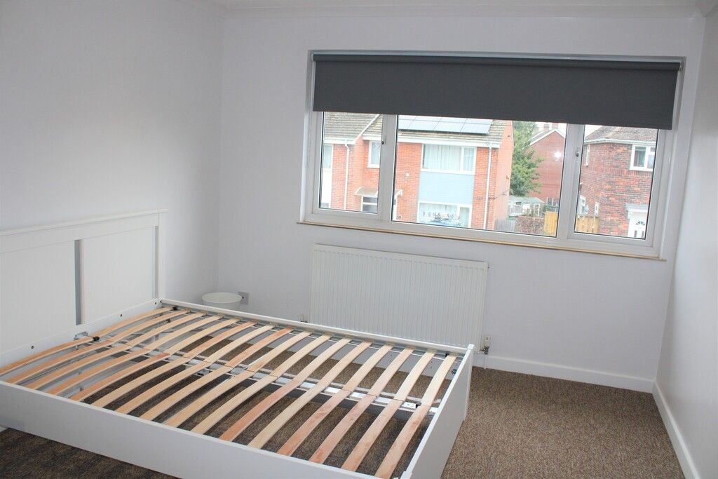 Property photo 2 of 9 Room