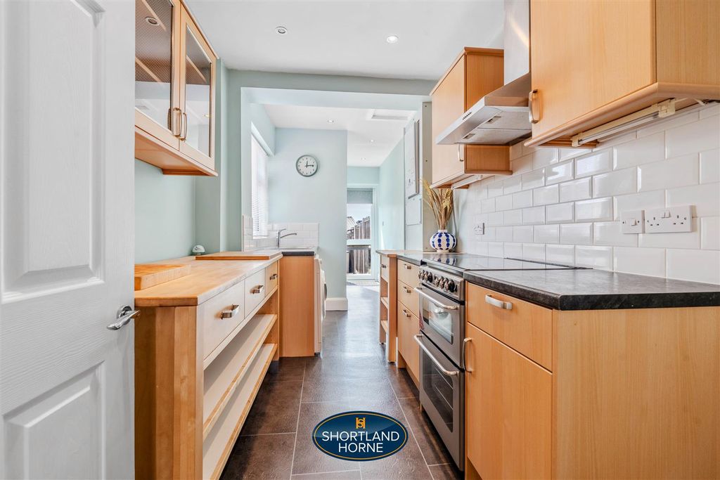 Property photo 3 of 30 Kitchen
