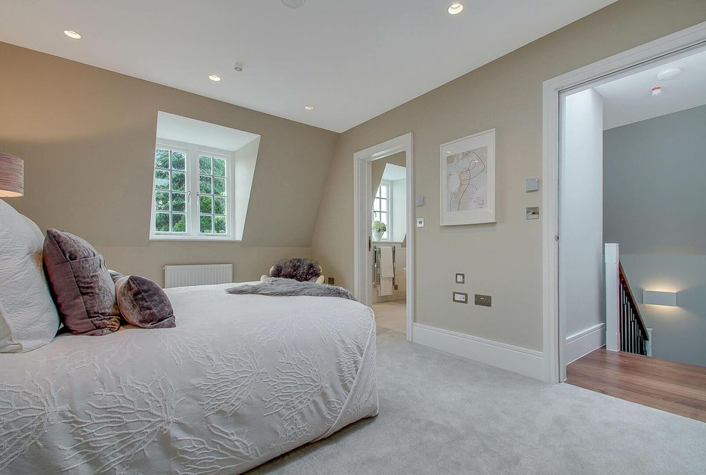 Property photo 1 of 20 Bedroom