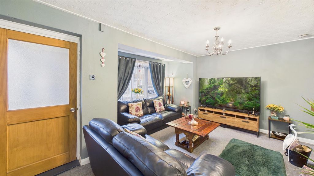 Property photo 2 of 21 Lounge