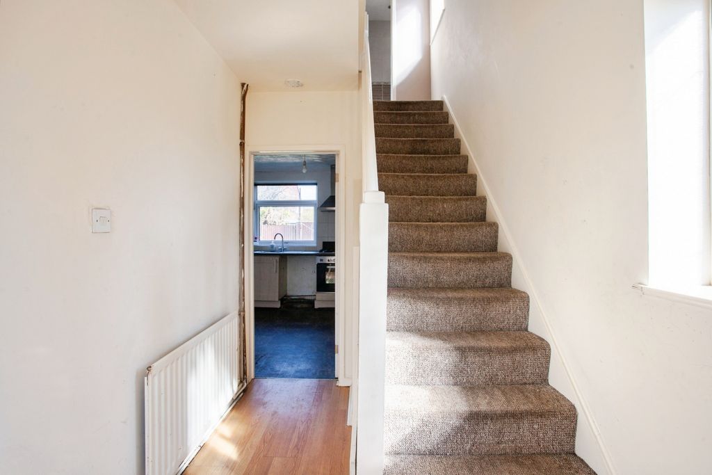 Property photo 3 of 15 Entrance Hall