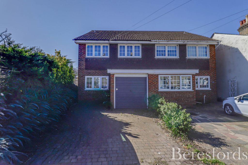 Property photo 1 of 11 Front