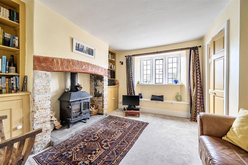 Property photo 2 of 16 Sitting Room