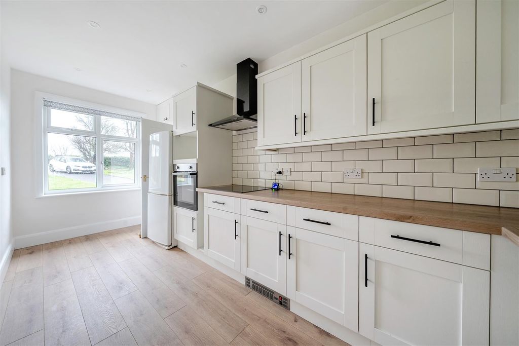 Property photo 2 of 21 Kitchen