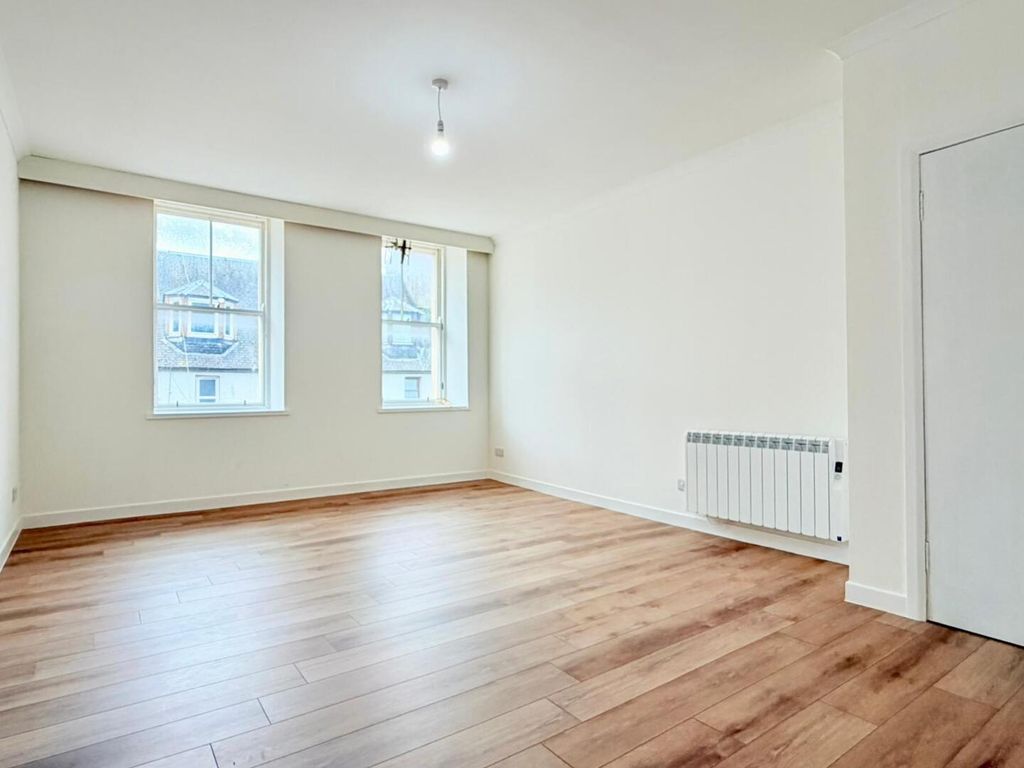 Property photo 3 of 11 Image 03