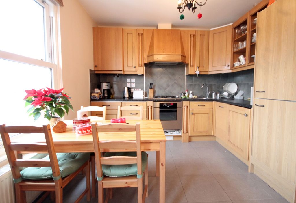 Property photo 1 of 8 Kitchen
