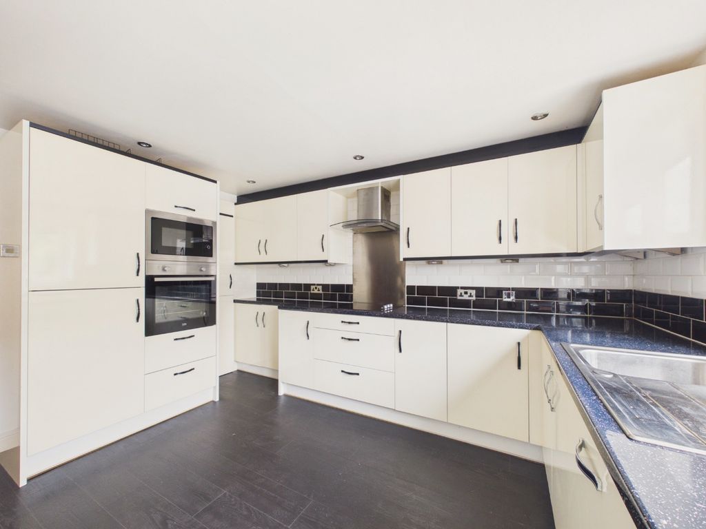 Property photo 2 of 17 5247656
