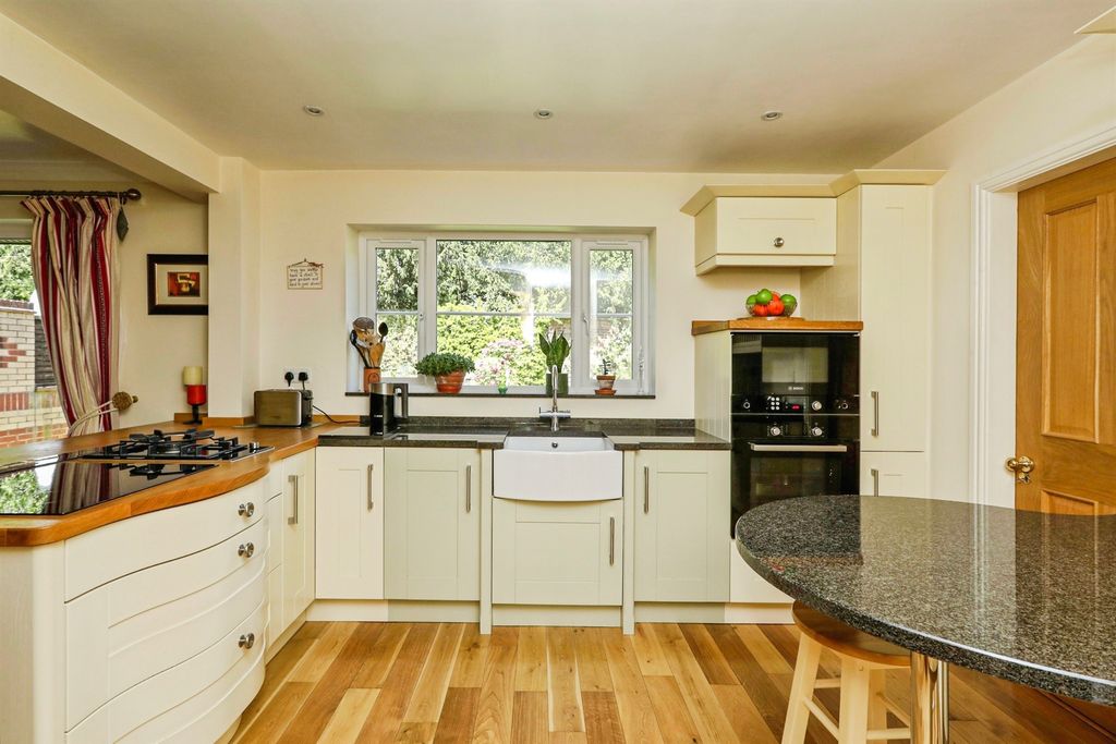 Property photo 2 of 19