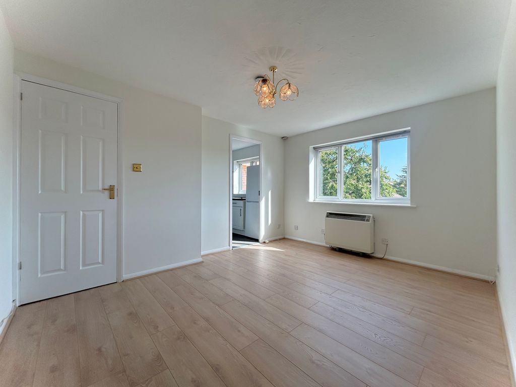Property photo 2 of 13 9