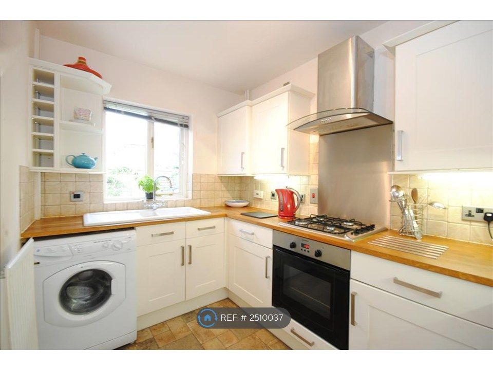 Property photo 2 of 8 Kitchen