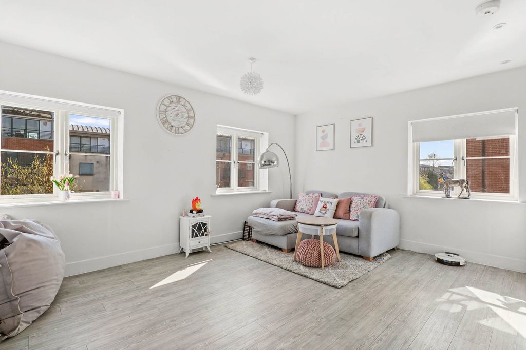 Property photo 3 of 11