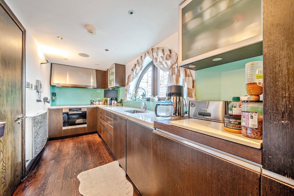 Property photo 2 of 18 Picture No. 12