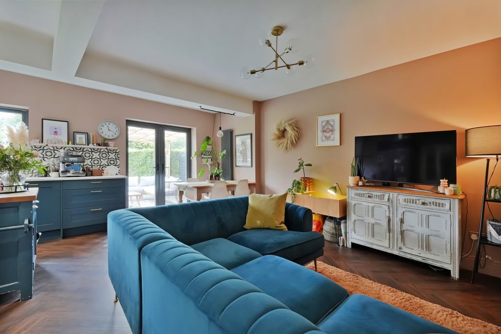 Property photo 3 of 25 Open Plan Family Room And Kitchen