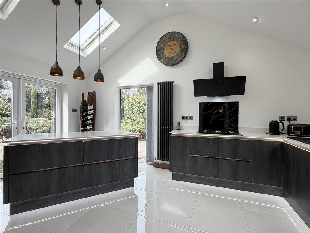 Property photo 3 of 54