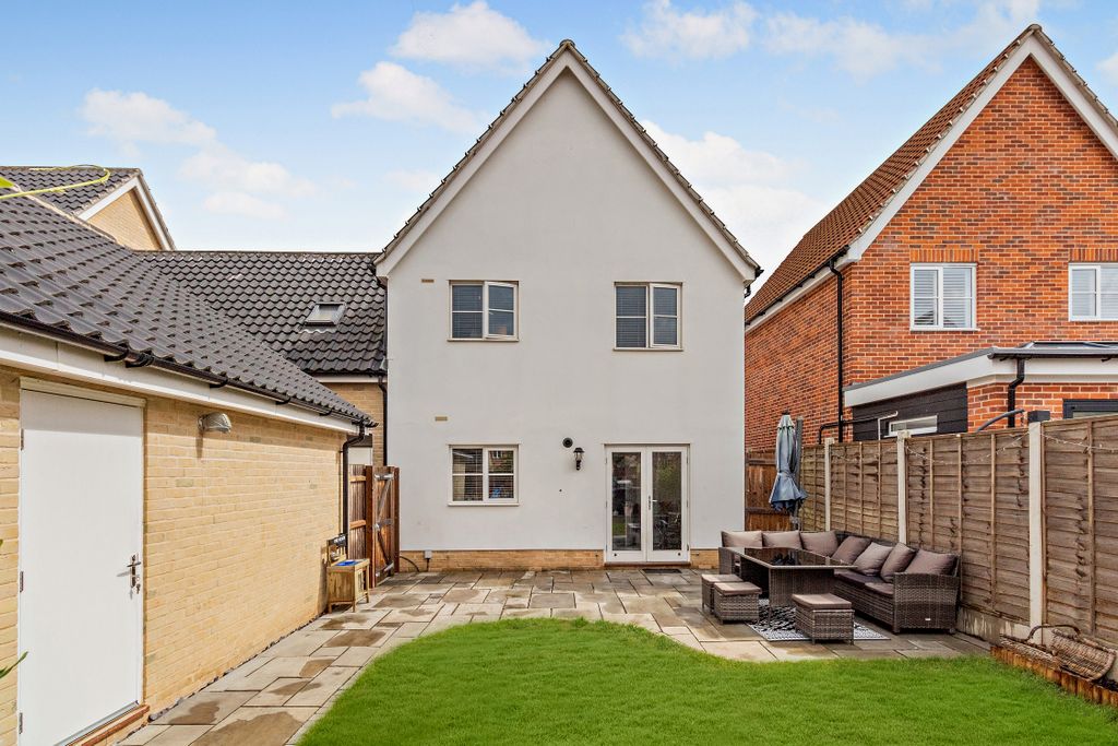 Property photo 2 of 28 8662282-Exterior03-V2-800