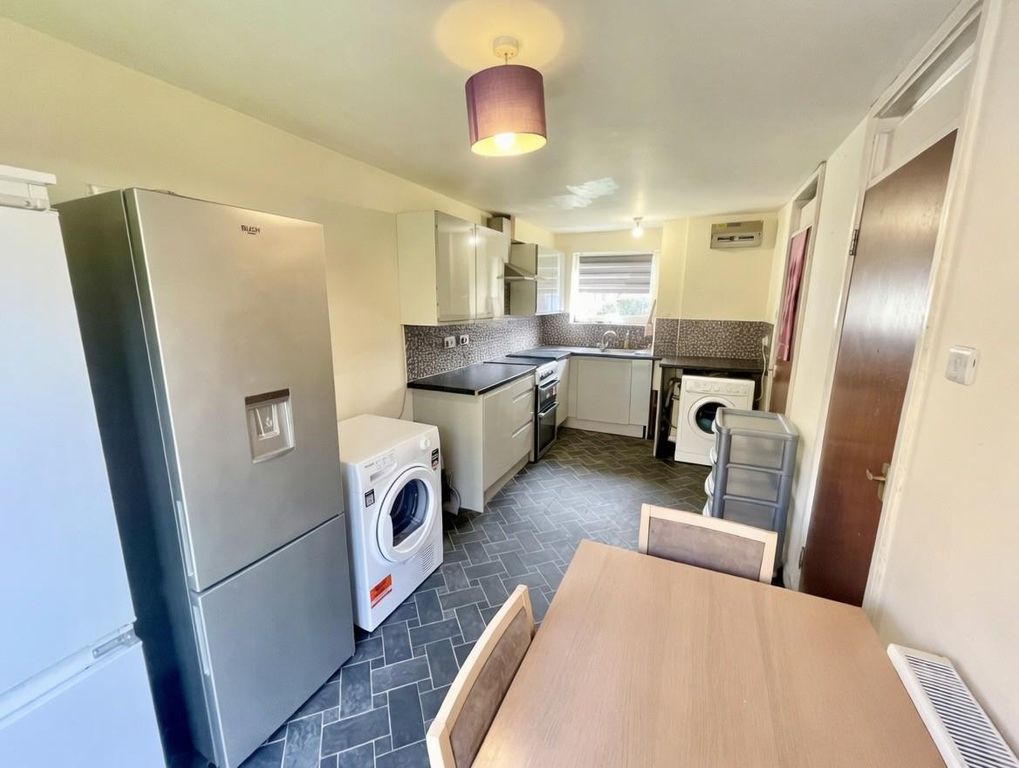 Property photo 2 of 10 Kitchen.Jpg