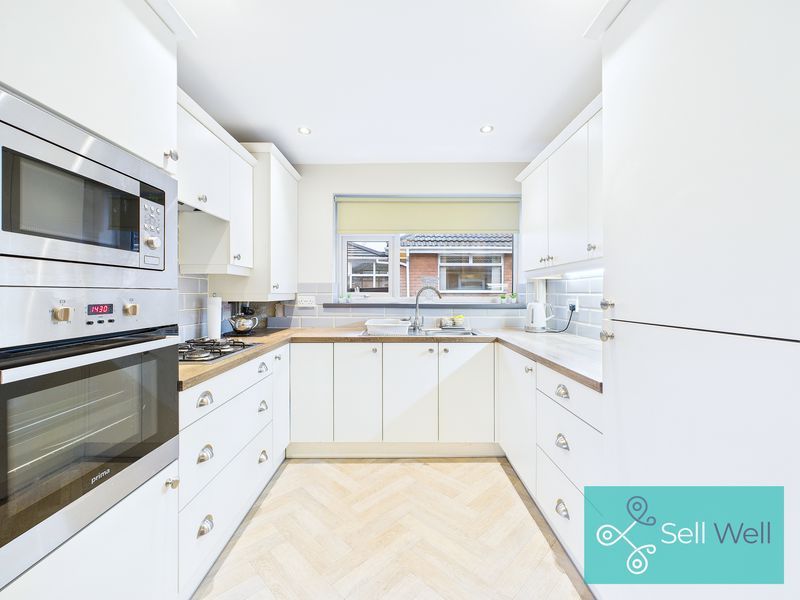 Property photo 3 of 23 Kitchen