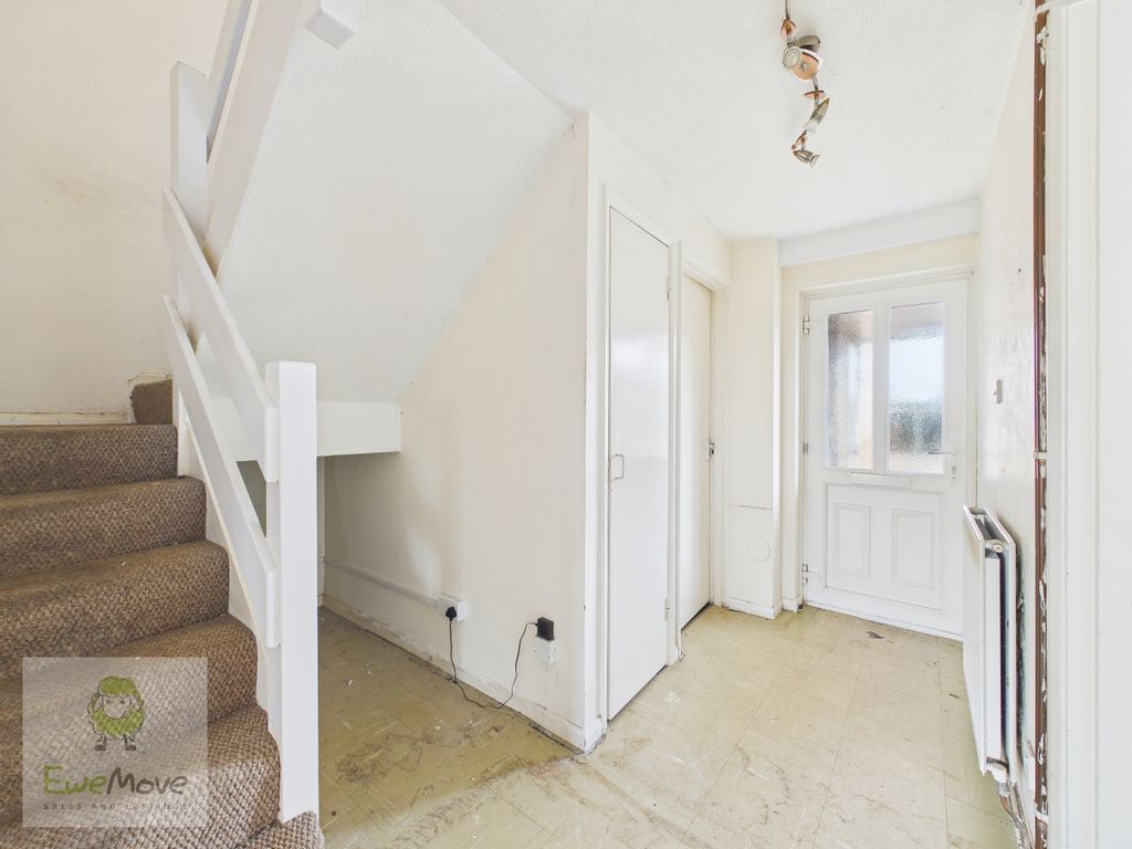 Property photo 2 of 19 Entrance Hall