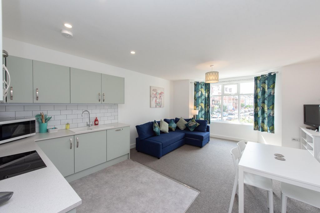 Property photo 1 of 13 Cover