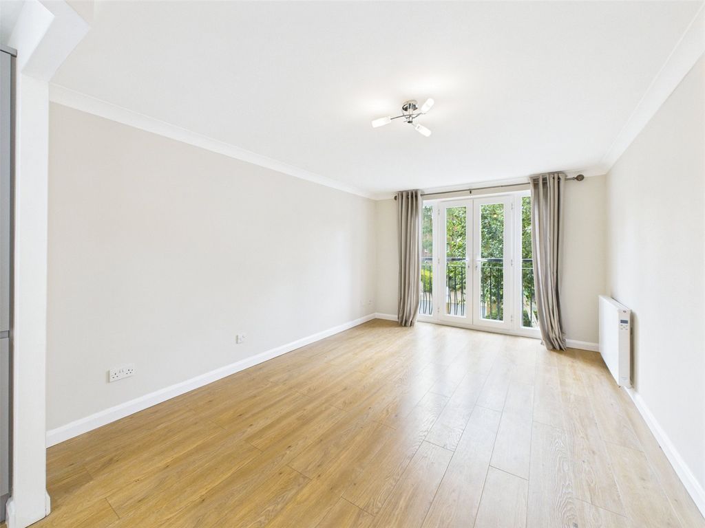 Property photo 2 of 9 Picture No. 10