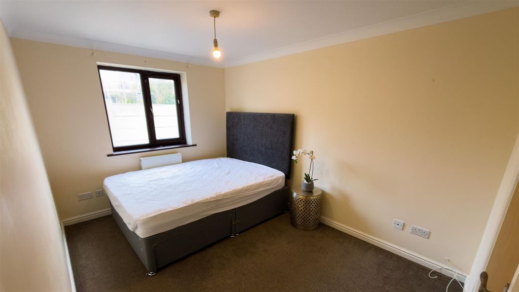 Property photo 2 of 6 Master Bedroom