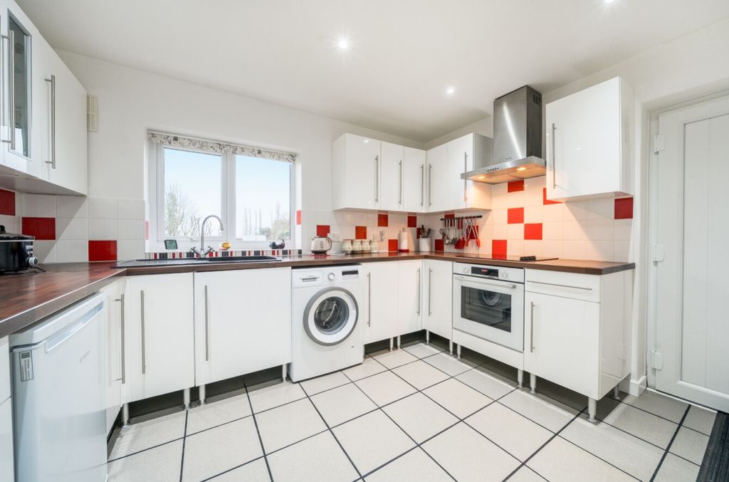 Property photo 3 of 35 1409864-10-6984Df74c255F-Arw