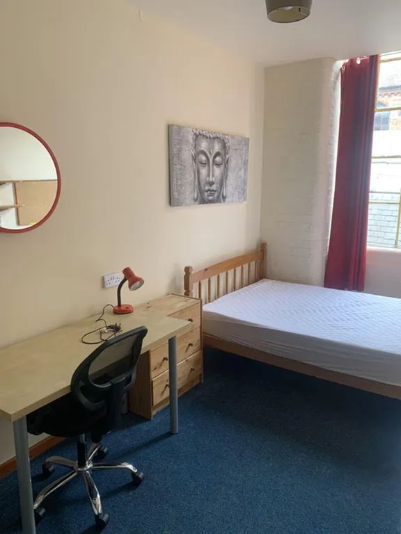 Property photo 3 of 7 A Bright And Inviting Double Bedroom With Ample Na...