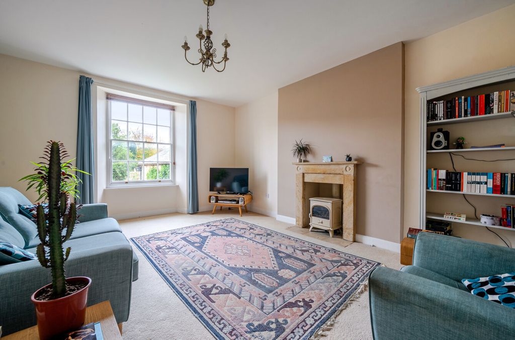 Property photo 2 of 27 1380985-13-691310...