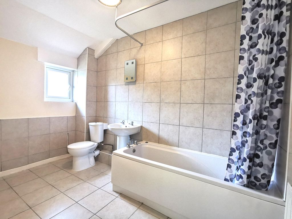 Property photo 2 of 7 Bathroom