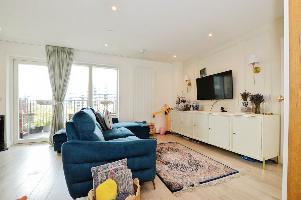 Property photo 1 of 18 Open Plan Living