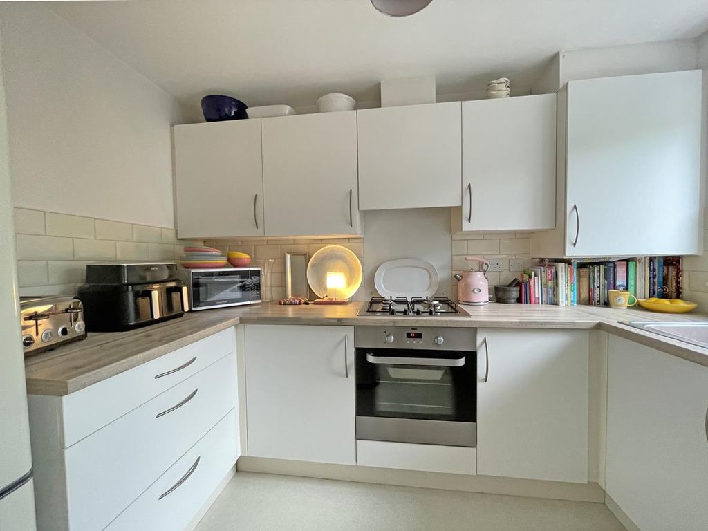 Property photo 3 of 20 Efford Road 96 - Kitchen 0.Jpg