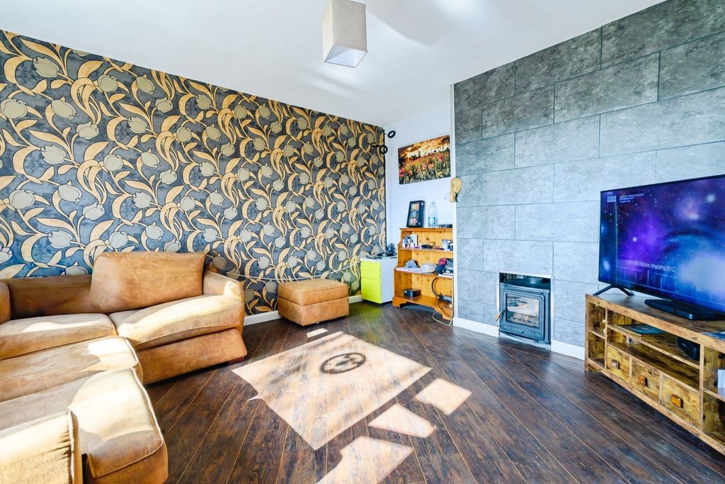 Property photo 3 of 20 Living Room