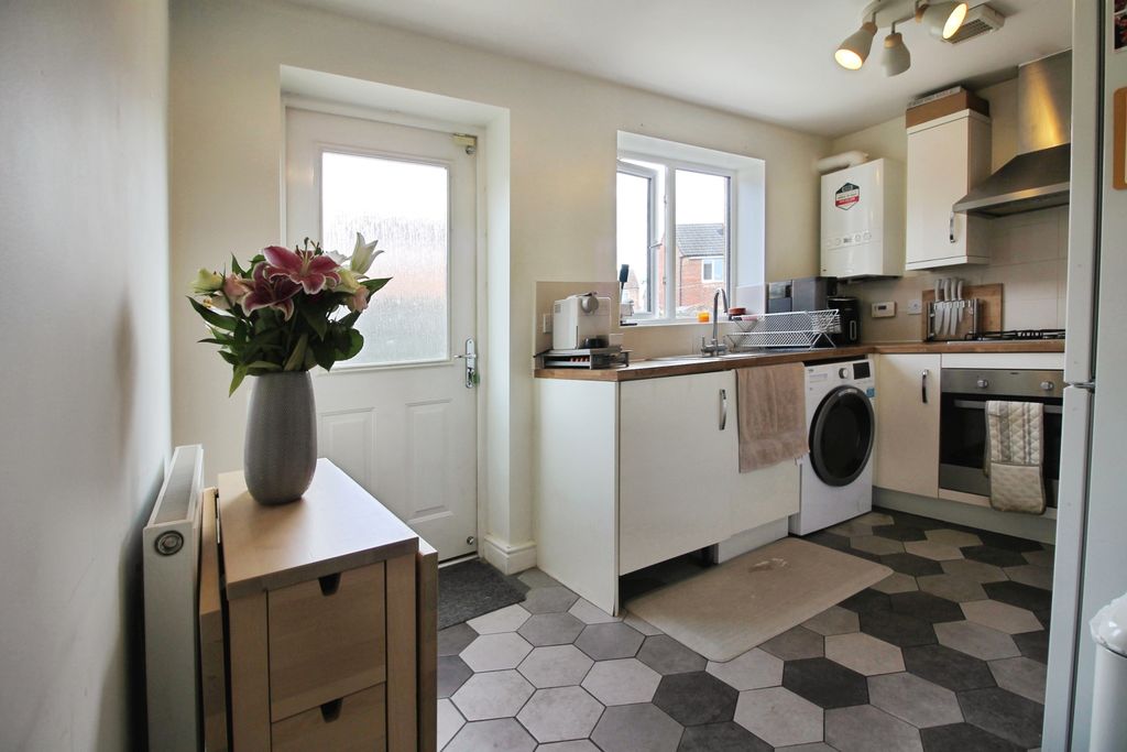 Property photo 2 of 14 Kitchen