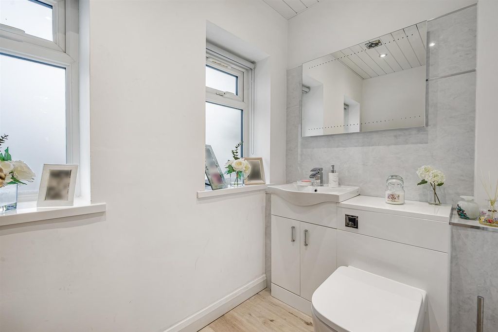 Property photo 3 of 31