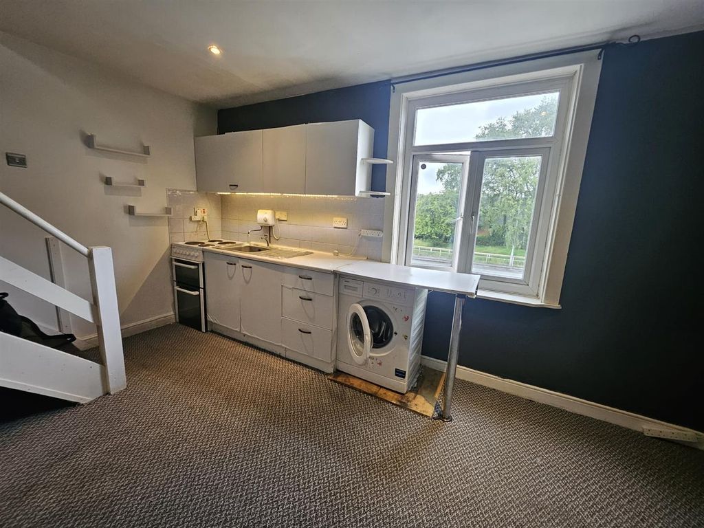 Property photo 3 of 7 146981A0-82dc-4Ae6-A1Ef-277429984Ffb.Jpg