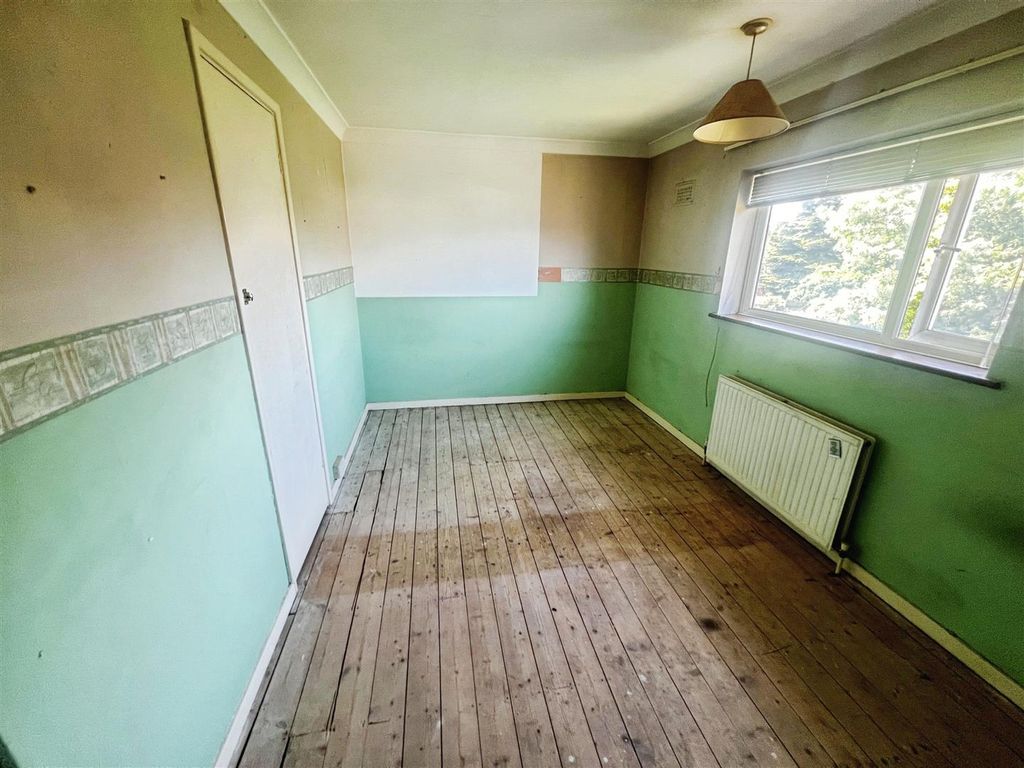 Property photo 3 of 10 Bedroom 2
