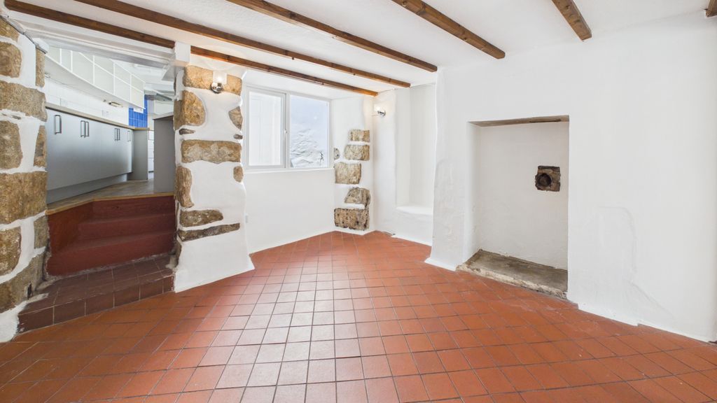 Property photo 3 of 12 Gallery