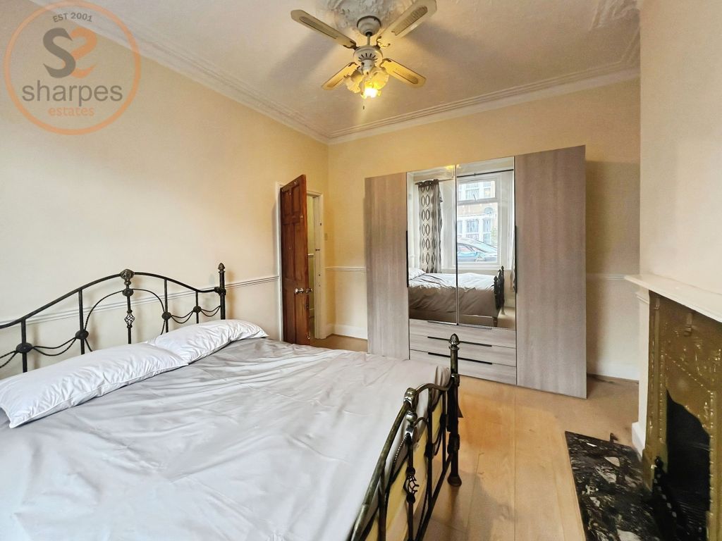 Property photo 2 of 12 d765E8dc-E4E92951-c847-443B-A8Dd-8B761A8Afe9F