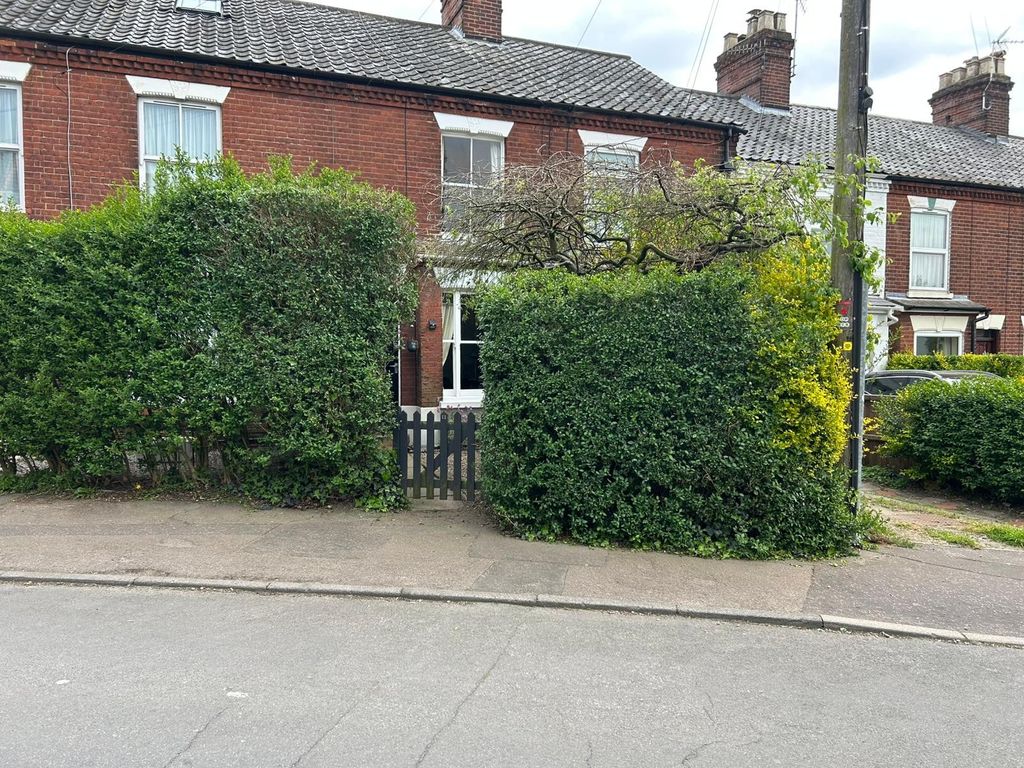 Property photo 1 of 3