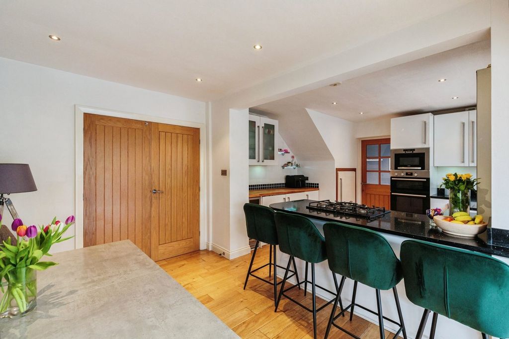 Property photo 3 of 21