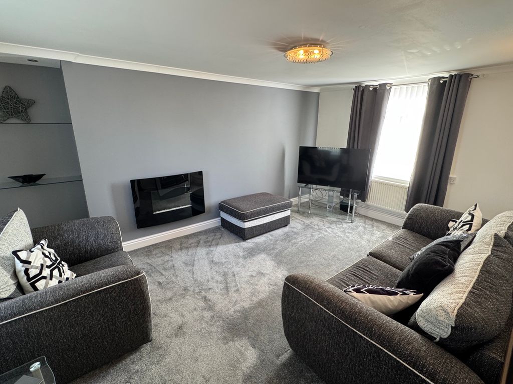 Property photo 2 of 27