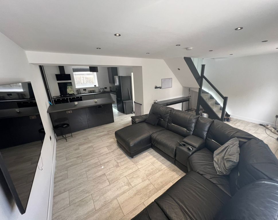 Property photo 2 of 14 Img_1143
