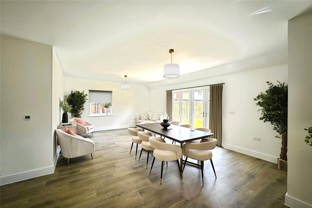 Property photo 3 of 14 Dining Area