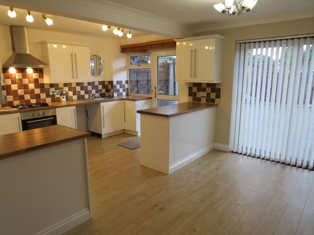 Property photo 1 of 10 Kitchen