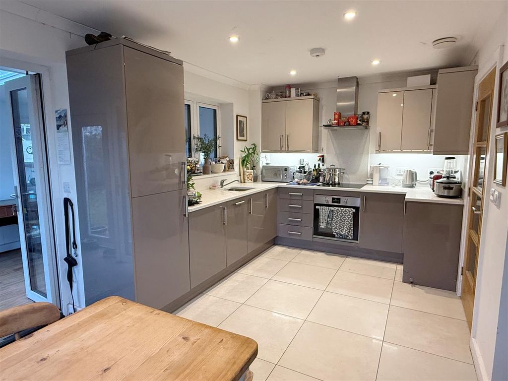 Property photo 3 of 19 Kitch 1.Jpg