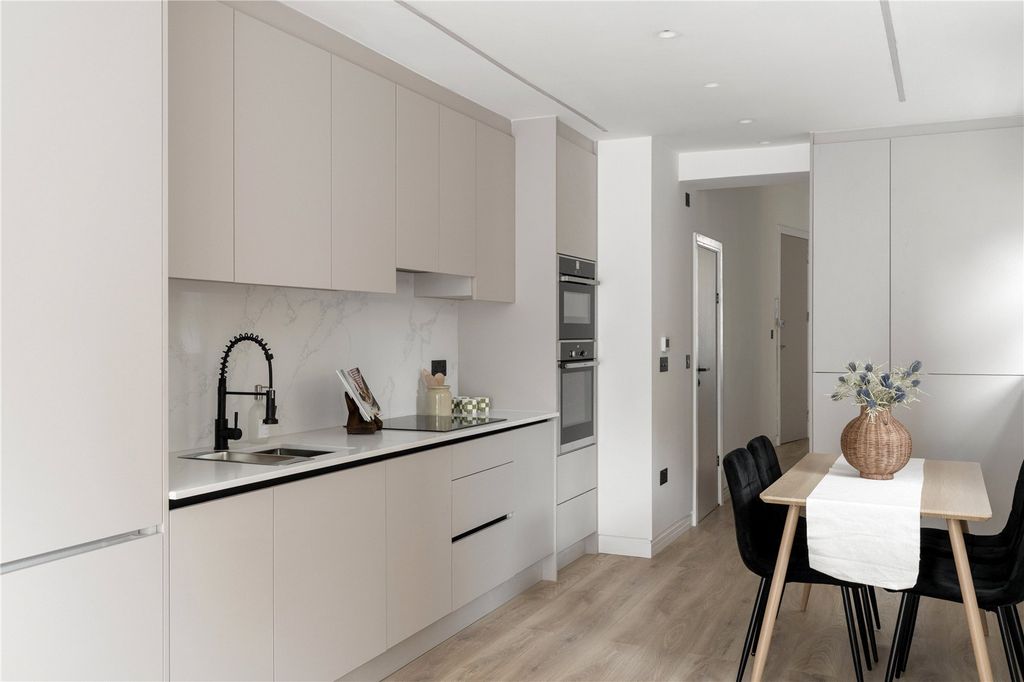 Property photo 3 of 24 Picture No. 16