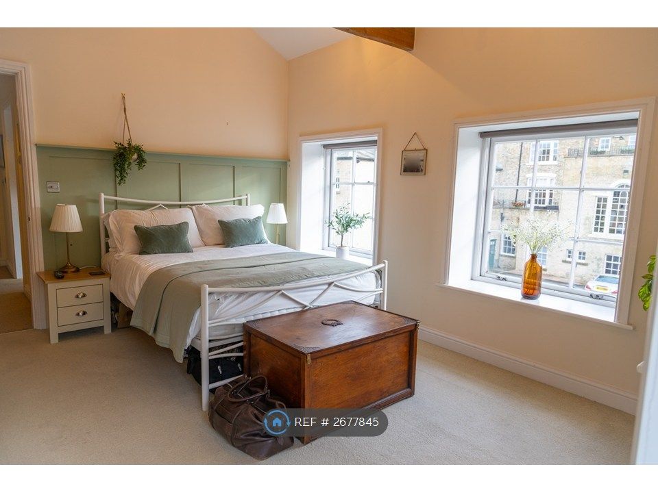 Property photo 2 of 21 Master Bedroom