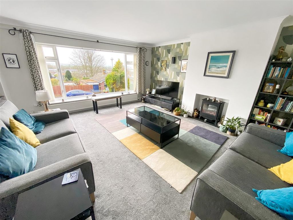 Property photo 3 of 17 Living Room.Jpg