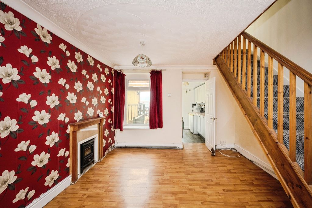 Property photo 3 of 17 Pbox-Img.Jpg