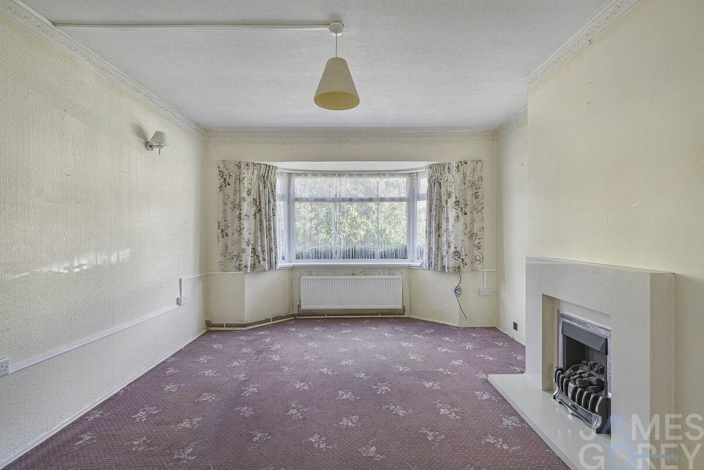 Property photo 3 of 37